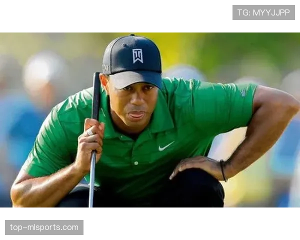 泰格伍兹穿得比我运动裤还随意，谁这么牛？